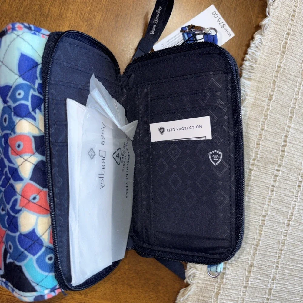 NEW WITH TAGS‎ Vera Bradley Crossbody and wristlet 3-in-1 In LOTUS FLOWER SWIRL